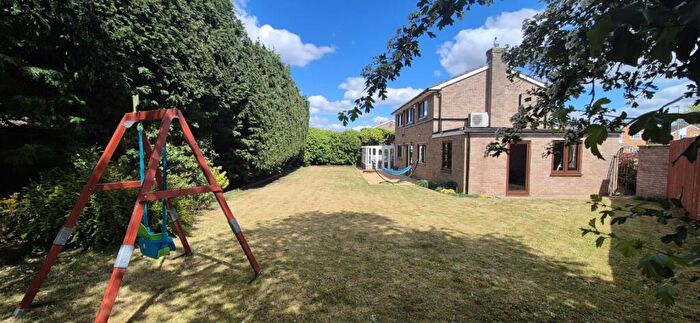 4 Bedroom Detached House For Sale In Greenfields, Earith, Huntingdon, Cambridgeshire, PE28