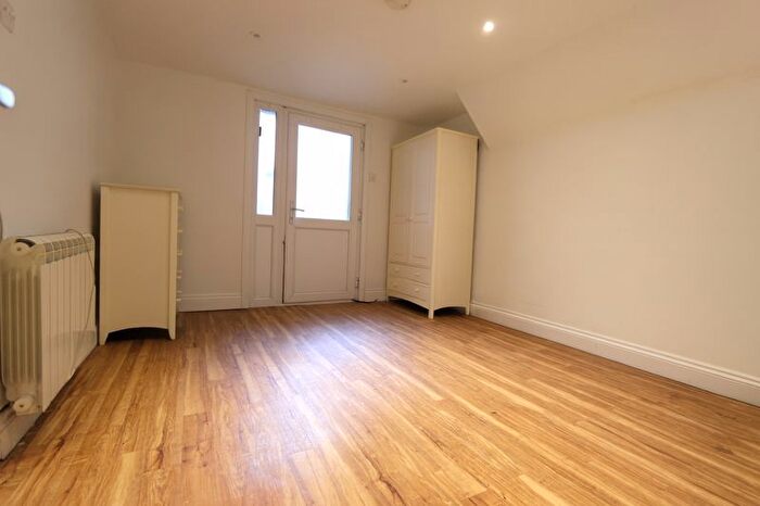 1 Bedroom Flat To Rent In Hertford Road, Edmonton, N9