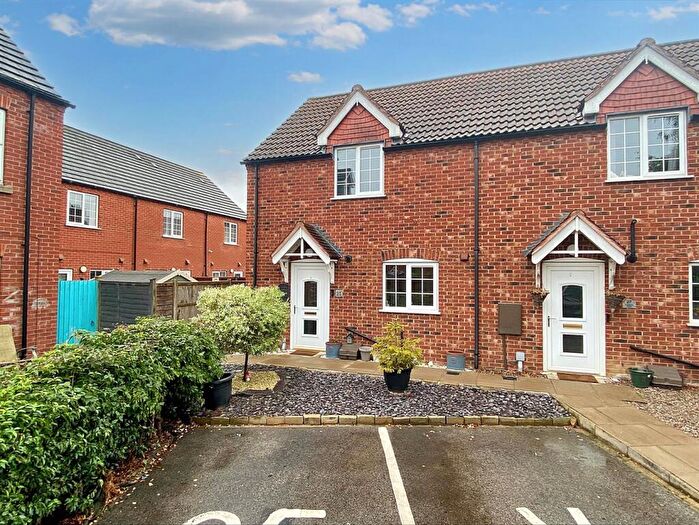 2 Bedroom End Of Terrace House For Sale In Foxglove Court, Spalding, PE11