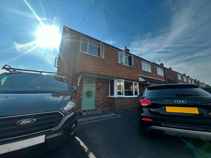 3 Bedroom House To Rent In Malvern Road, Redditch, B97