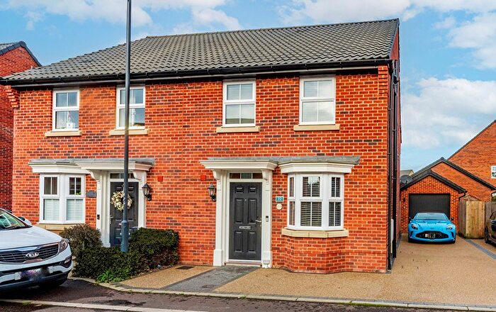 3 Bedroom Semi Detached House For Sale In Neale Avenue, Poringland, NR14