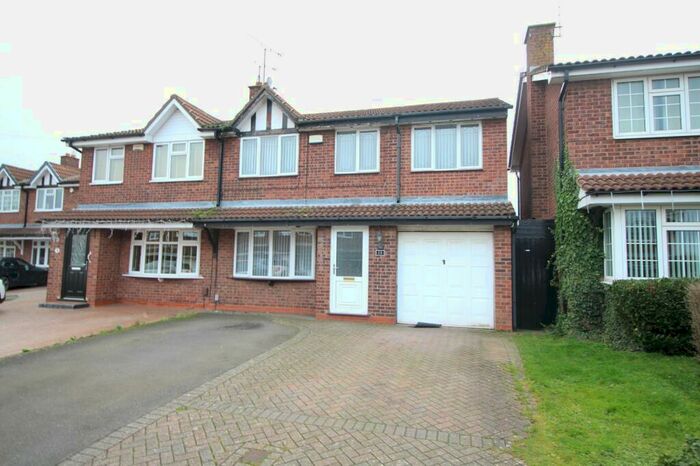 4 Bedroom Semi-Detached House To Rent In Hogarth Close, Bedworth, Warwickshire, CV12
