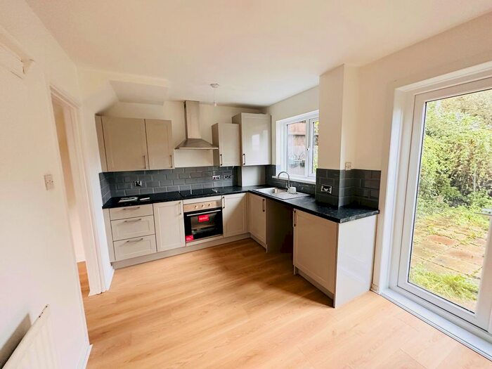 3 Bedroom Property To Rent In Ffynnon Wen, Clydach, Swansea, SA6