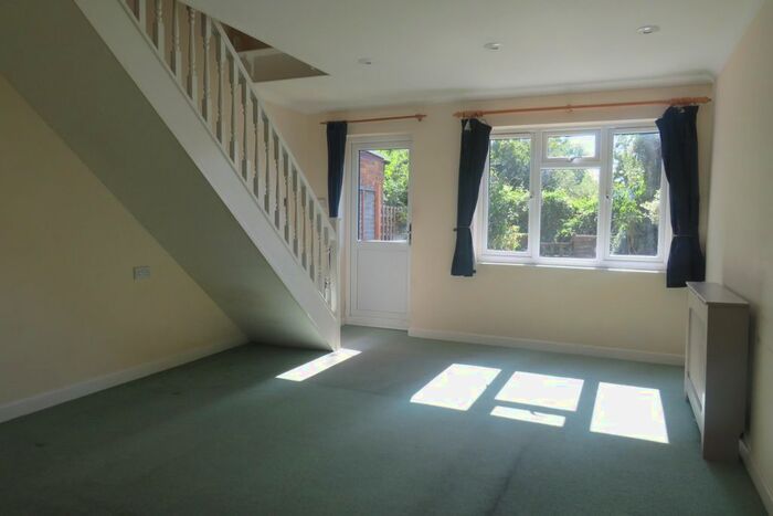 2 Bedroom Property To Rent In Capel Close, Akeley, Buckingham, MK18