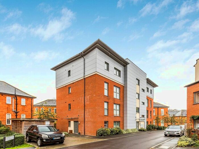 1 Bedroom Flat To Rent In Longley Road, Chichester, West Sussex, PO19