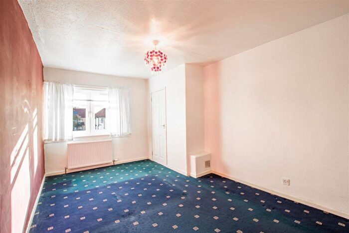 3 Bedroom Semi-Detached House For Sale In Lomond Drive, Wishaw, ML2