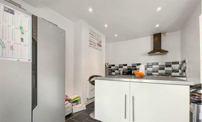 3 Bedroom Terraced House To Rent In Oakwood Close Dartford, DA1