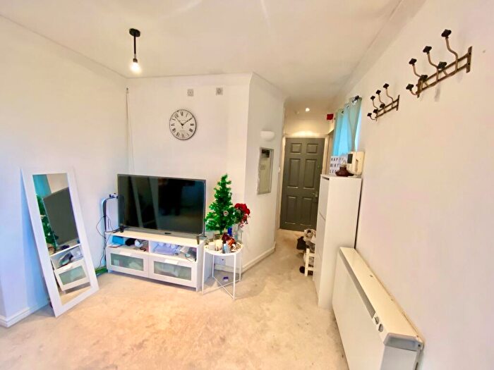 1 Bedroom Flat For Sale In Robina Cl, Northwood, Uk, HA6