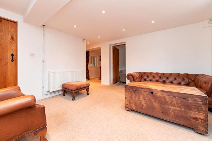 3 Bedroom Semi-Detached House For Sale In Welwyn, Hertfordshire, AL6
