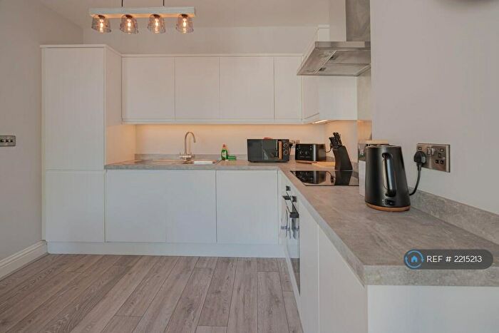 3 Bedroom Flat To Rent In Flexible & Short Term Renting, Hove, BN3