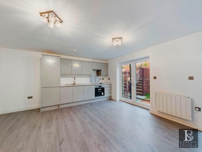 1 Bedroom Flat To Rent In West Wycombe Road, High Wycombe, HP12