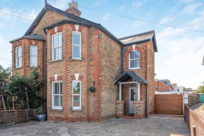 6 Bedroom Semi-detached House For Sale In Vicarage Road, Sunbury-On-Thames, Surrey, TW16