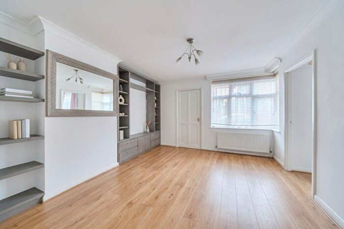2 Bedroom Flat To Rent In Herlwyn Avenue, Ruislip, HA4