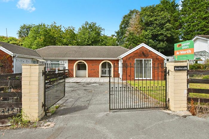 2 Bedroom Semi-Detached Bungalow For Sale In Tabernacle Road, Glanamman, Ammanford, SA18