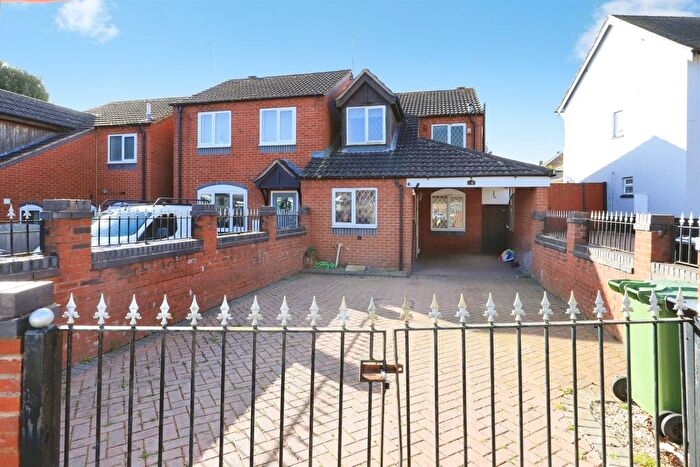 3 Bedroom Semi Detached House For Sale In Woodward Road, Kidderminster, DY11