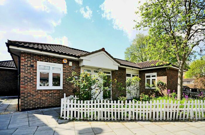 4 Bedroom Bungalow To Rent In Mallard Close, Hackney Wick, London, E9