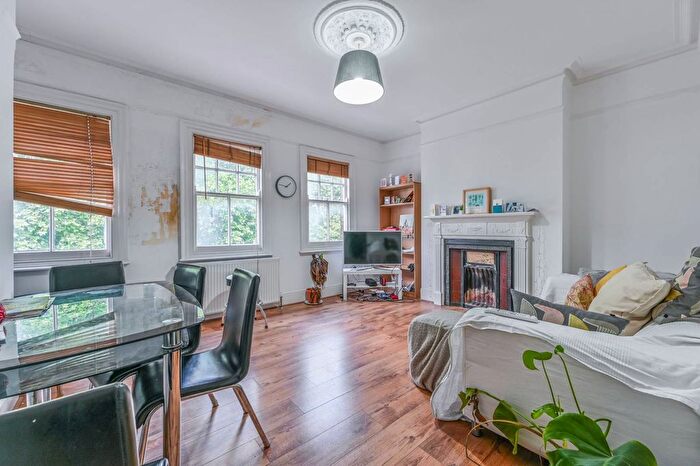 2 Bedroom Flat To Rent In Kennington Lane, Kennington, London, SE11