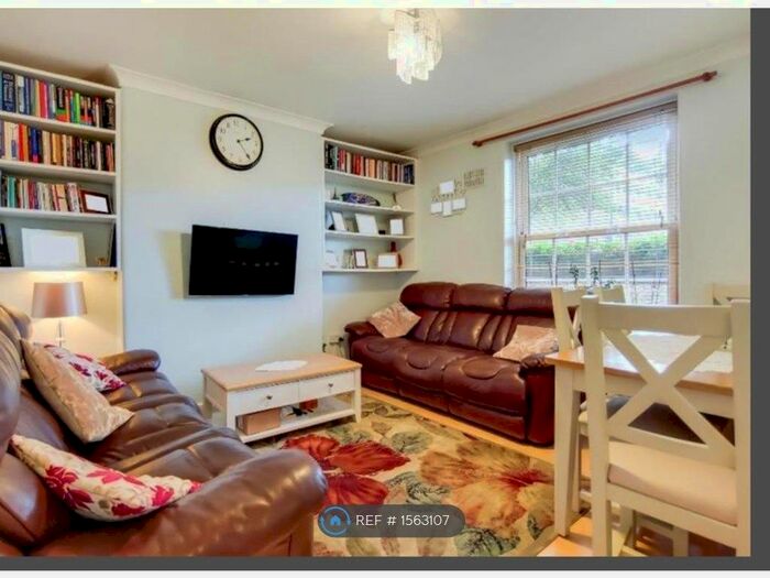 3 Bedroom Flat To Rent In Castell House, London, SE8