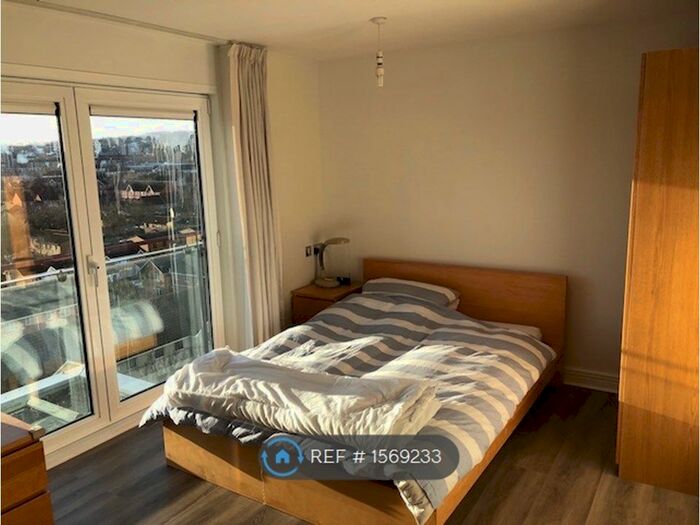 2 Bedroom Flat To Rent In Erebus Drive, Woolwich London, SE28