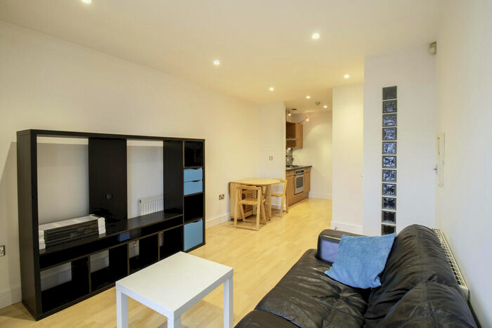 1 Bedroom Apartment To Rent In Cromwell Court, Leeds, LS10