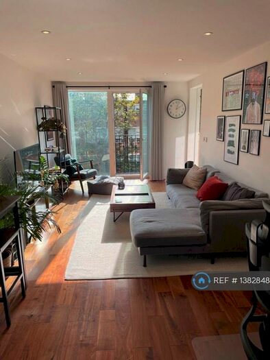 1 Bedroom Flat To Rent In Grand Canal Apartments, London, N1