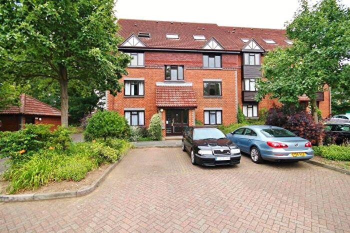 1 Bedroom Flat To Rent In Templecombe Mews, Oriental Road, Woking, Surrey, GU22