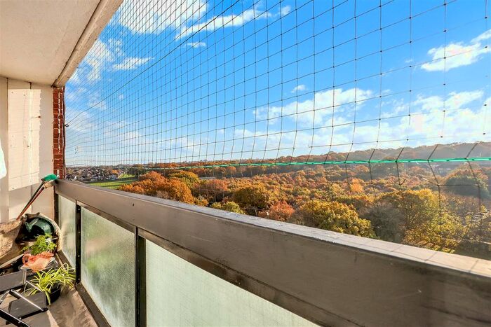 2 Bedroom Flat To Rent In Lambscroft Avenue, London, SE9