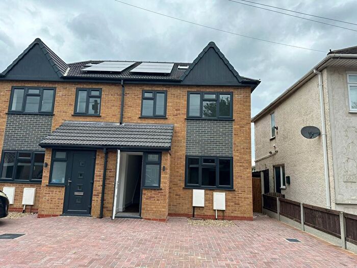 4 Bedroom Semi-Detached House To Rent In Cherry Tree Lane, Rainham, RM13