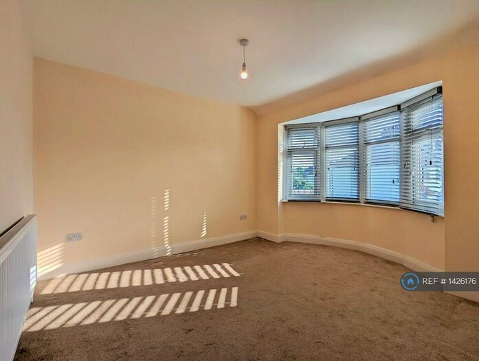 1 Bedroom Flat To Rent In Warwick Road, London, E17