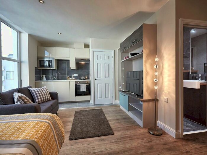 Apartment To Rent In Apt, Eagle House #, M3