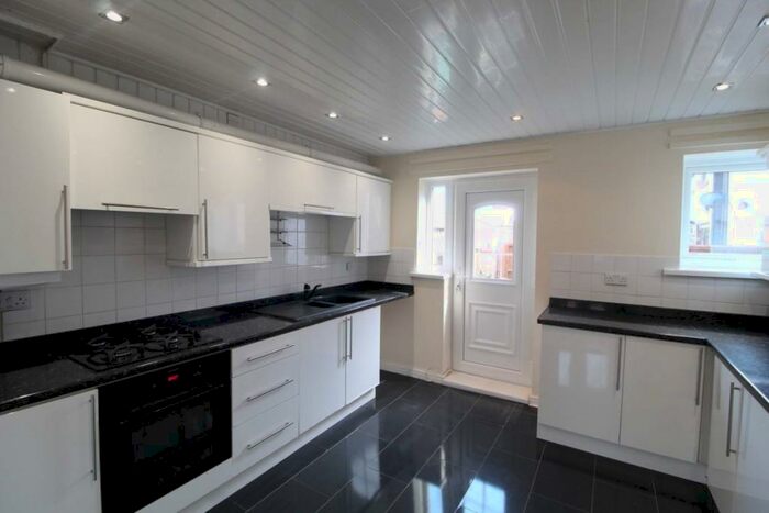 3 Bedroom Semi-Detached House To Rent In Benfleet Avenue, Sunderland, SR5