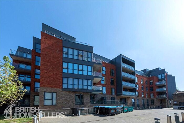 2 Bedroom Apartment For Sale In Waleorde Road, London, SE17