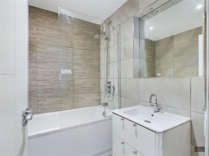 2 Bedroom Flat To Rent In Bartholomew Street East, Exeter, EX4