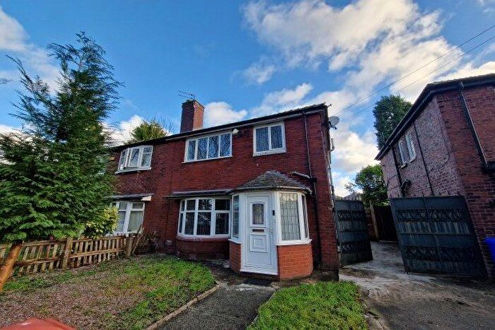 4 Bedroom Semi-Detached House To Rent In Birch Hall Lane, Manchester, M13