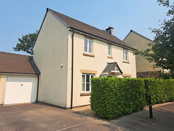 3 Bedroom Link Detached House For Sale In Godolphin Park, Callington, Cornwall, PL17