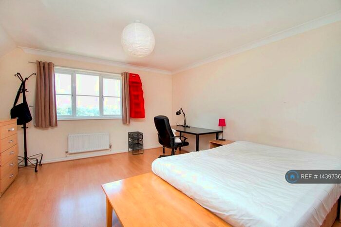 2 Bedroom Flat To Rent In Maddison Court, London, NW4