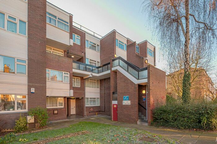 3 Bedroom Flat To Rent In Dyne Road, Brondesbury, London, NW6