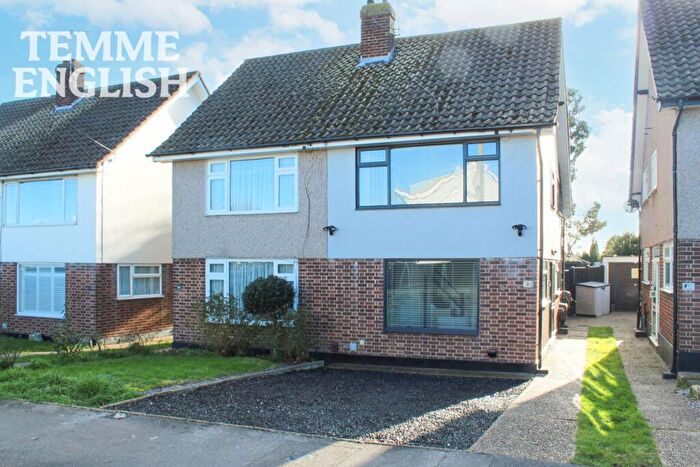 2 Bedroom Semi Detached House For Sale In Edward Gardens, Wickford, SS11