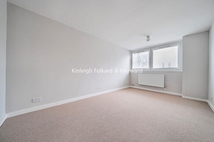 2 Bedroom Flat To Rent In Masons Hill, Bromley, Kent, BR2
