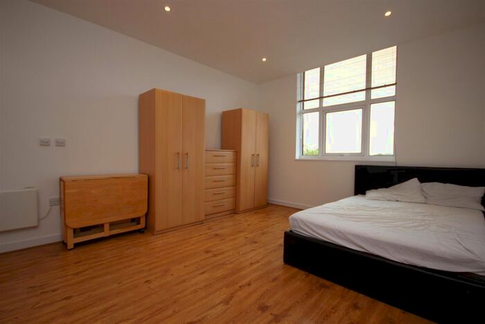 Studio To Rent In Bromyard House, Bromyard Avenue, Acton, W3