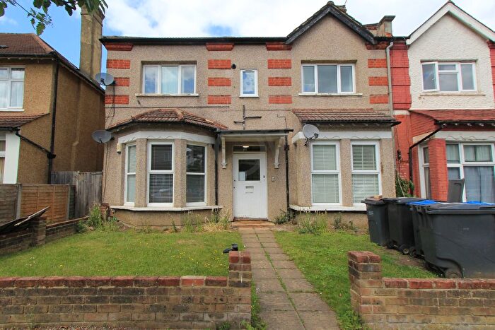 1 Bedroom Flat For Sale In Beatrice Avenue, Norbury, SW16