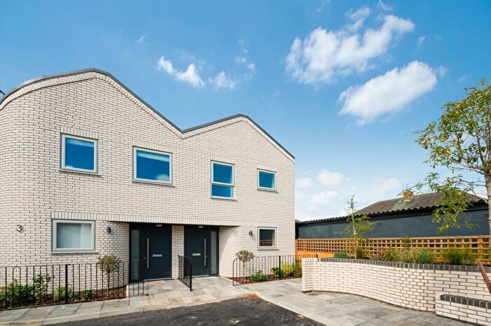 3 Bedroom Semi-detached House For Sale In Rothbury Row, Isleworth, TW7