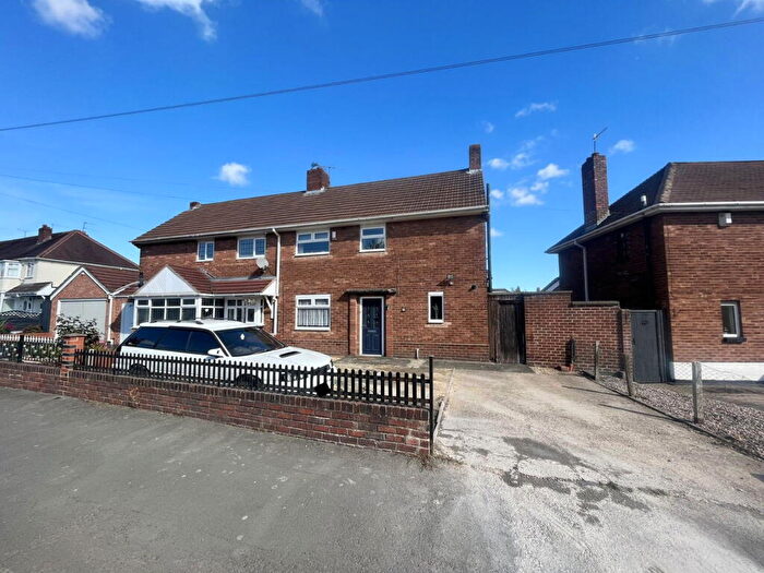 3 Bedroom Semi-Detached House For Sale In Newland Grove, Dudley, DY2