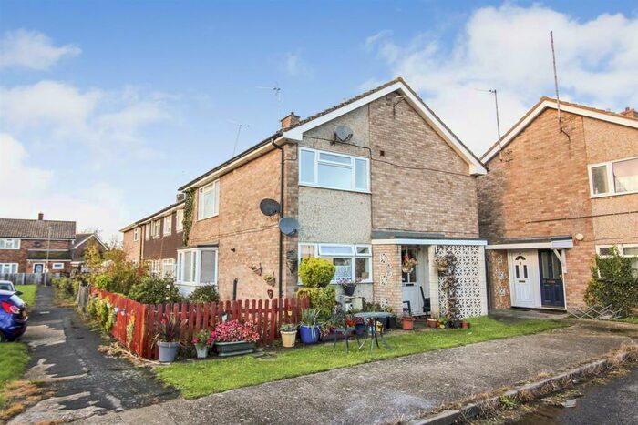 2 Bedroom Maisonette To Rent In Bardon Green, Aylesbury, HP20