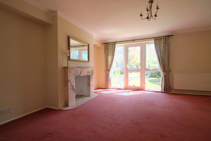 2 Bedroom Flat To Rent In Glendower Crescent, Orpington, BR6