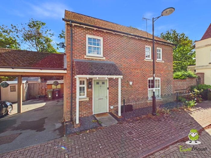 3 Bedroom House For Sale In Otterbourne Walk, Sherfield-on-loddon, Hook, Hampshire, RG27