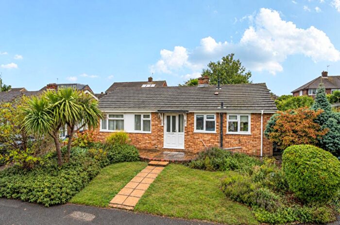 3 Bedroom Bungalow For Sale In Troutbeck Close, Twyford, Reading, Berkshire, RG10