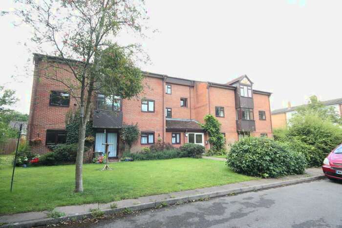 2 Bedroom Flat To Rent In Long Gore, Godalming, GU7