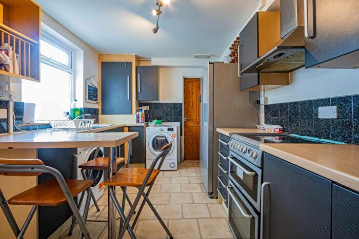 5 Bedroom Private Halls To Rent In Bedford Street, Roath, CF24