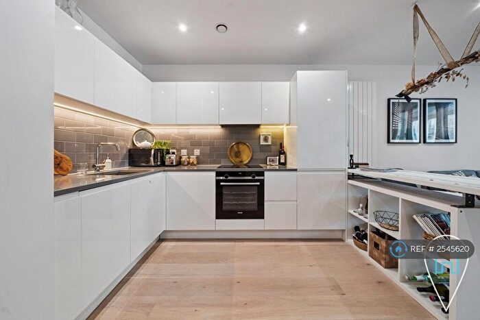 1 Bedroom Flat To Rent In Pinnacle House, London, E16